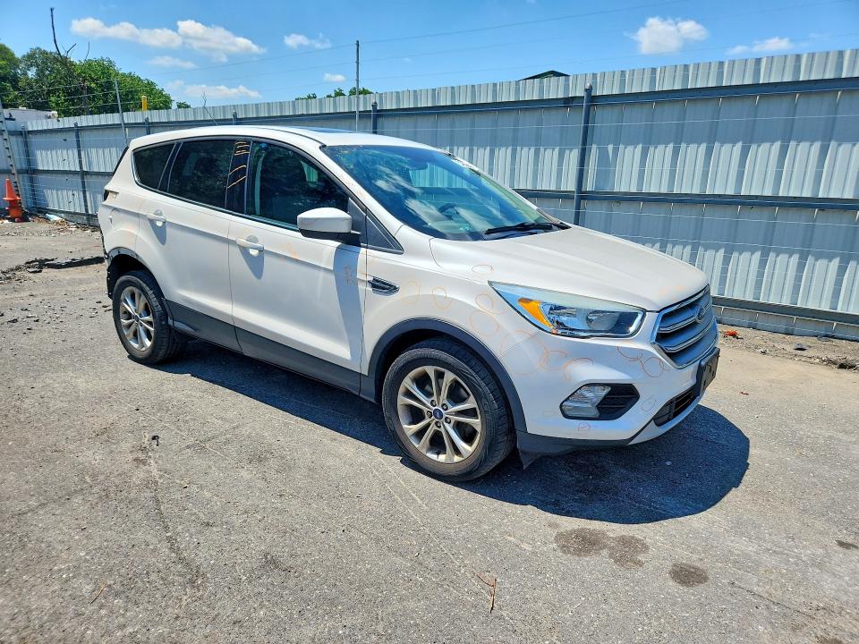 59076456 :رقم المزاد ، 1FMCU0GD2HUA74238 vin ، 2017 Ford Escape مزاد بيع