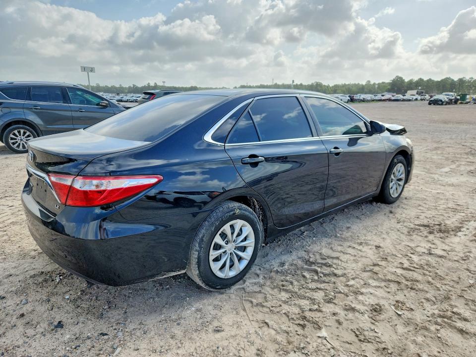 58413026 :رقم المزاد ، 4T1BF1FK8HU814662 vin ، 2017 Toyota Camry مزاد بيع