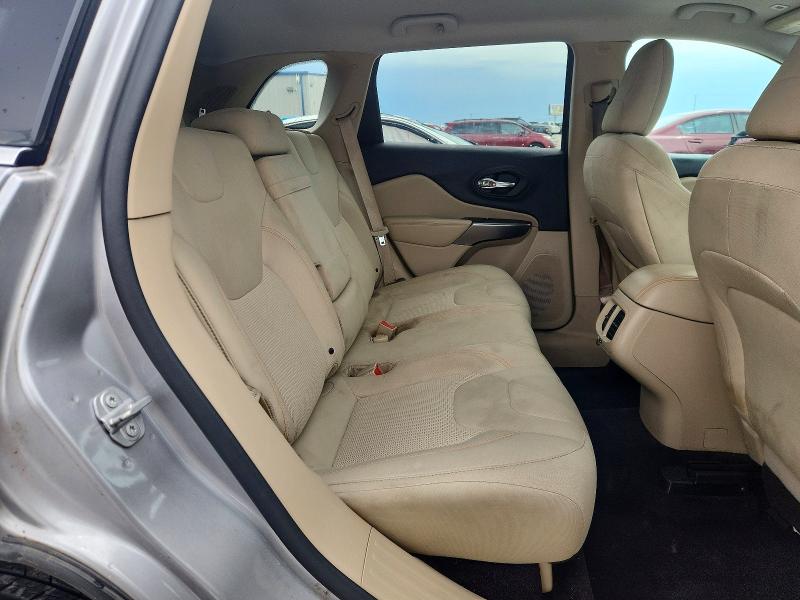 57598616 :رقم المزاد ، 1C4PJLCB3KD203857 vin ، 2019 Jeep Cherokee مزاد بيع