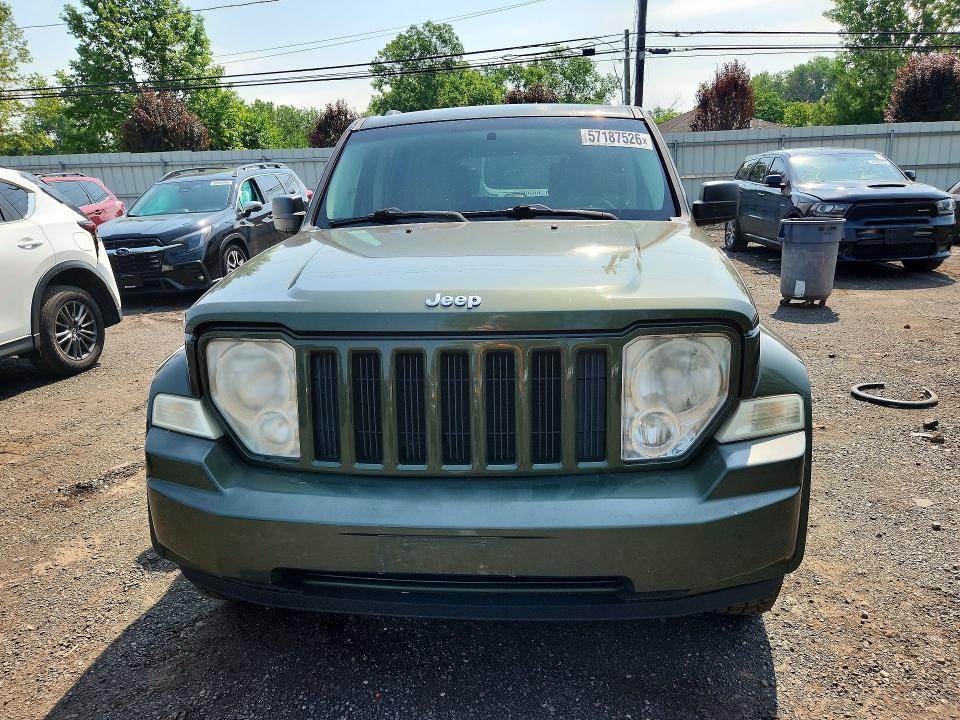 57187526 :رقم المزاد ، 1J8GN28K88W133821 vin ، 2008 Jeep Liberty مزاد بيع