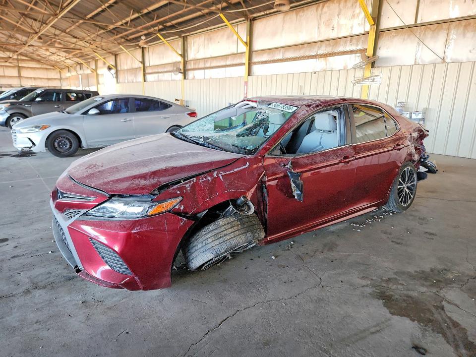 56678396 :رقم المزاد ، 4T1B11HK4JU537395 vin ، 2018 Toyota Camry مزاد بيع