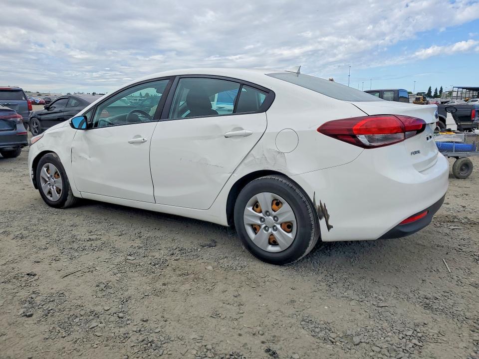 2018 Kia Forte მანქანა იყიდება აუქციონზე, vin: 3KPFK4A74JE268632, აუქციონის ნომერი: 59128116