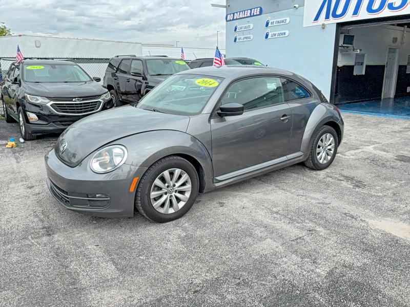 56257526 :رقم المزاد ، 3VWFP7AT7EM621339 vin ، 2014 Volkswagen Beetle مزاد بيع