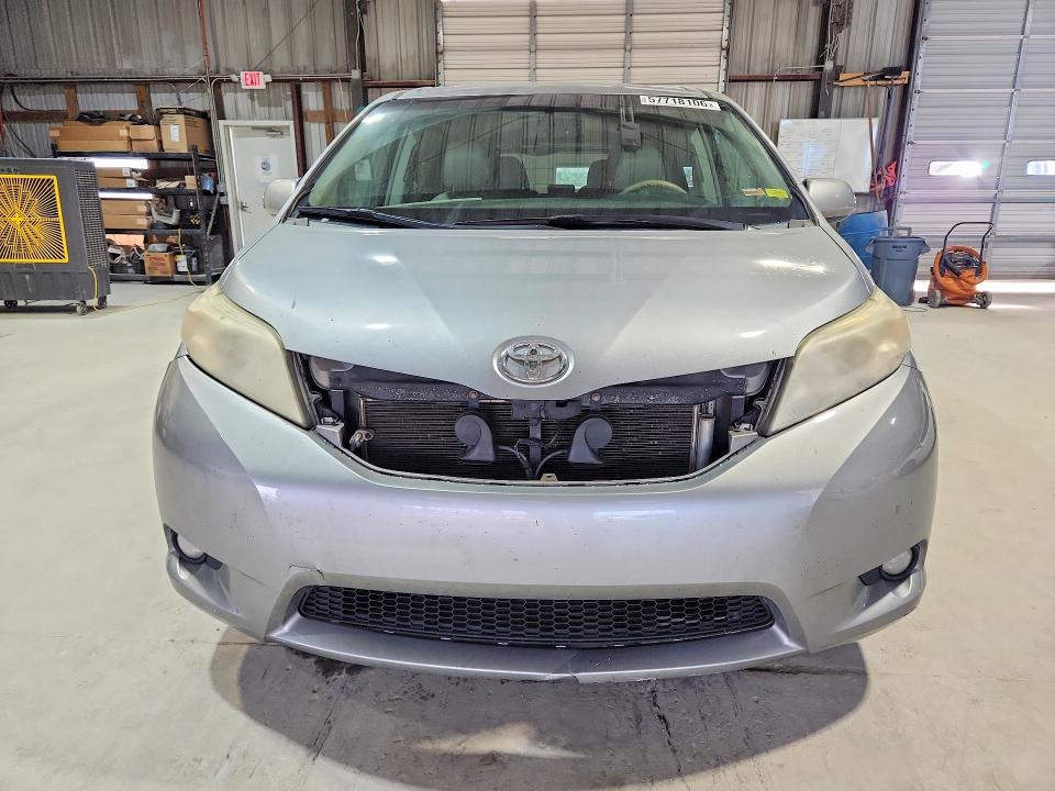 57718106 :رقم المزاد ، 5TDYK3DC7BS106710 vin ، 2011 Toyota Sienna مزاد بيع