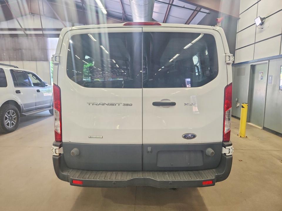 56410096 :رقم المزاد ، 1FBZX2YG4FKA83515 vin ، 2015 Ford Transit مزاد بيع