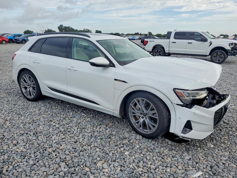 55783386 :رقم المزاد ، WA1VAAGE9MB014672 vin ، 2021 Audi E-tron مزاد بيع