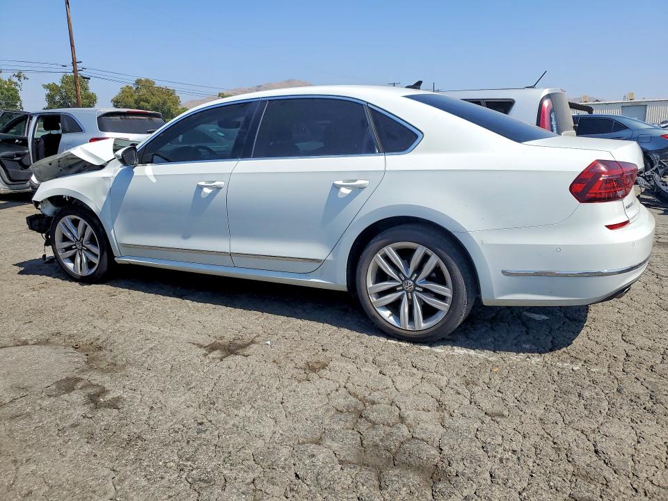 2017 Volkswagen Passat მანქანა იყიდება აუქციონზე, vin: 1VWCT7A35HC073846, აუქციონის ნომერი: 57962776