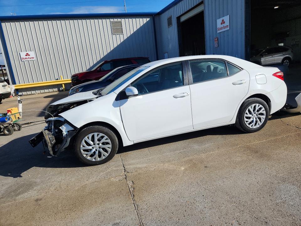 Auction sale of the 2018 Toyota Corolla, vin: 5YFBURHE8JP813207, lot number: 56113916