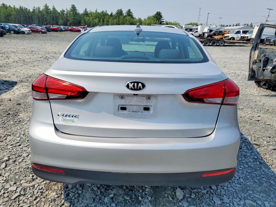 2017 Kia Forte მანქანა იყიდება აუქციონზე, vin: 3KPFL4A77HE120675, აუქციონის ნომერი: 58672696