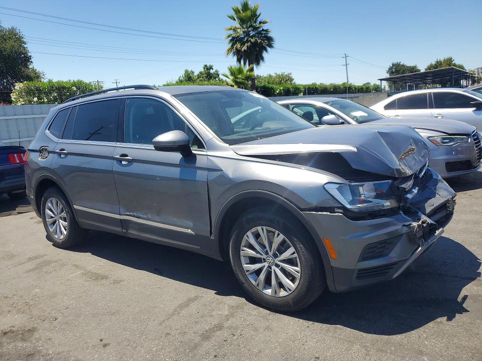 57746126 :رقم المزاد ، 3VV2B7AX8JM131331 vin ، 2018 Volkswagen Tiguan مزاد بيع