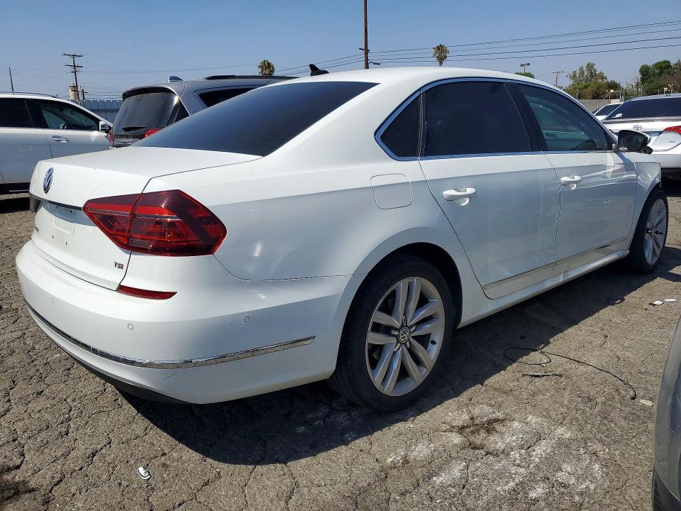 2017 Volkswagen Passat მანქანა იყიდება აუქციონზე, vin: 1VWCT7A35HC073846, აუქციონის ნომერი: 57962776