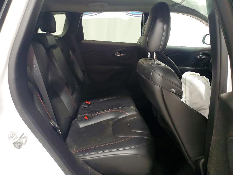 57592316 :رقم المزاد ، 1C4PJMBX0KD426926 vin ، 2019 Jeep Cherokee مزاد بيع
