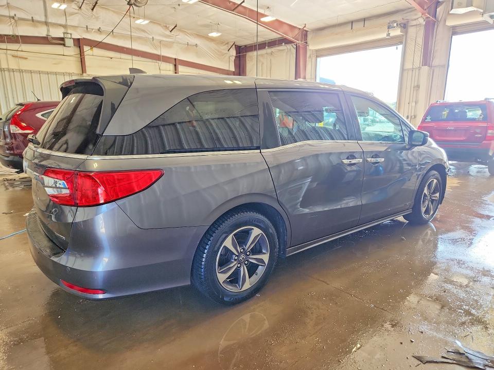 58696306 :رقم المزاد ، 5FNRL6H89JB098847 vin ، 2018 Honda Odyssey مزاد بيع