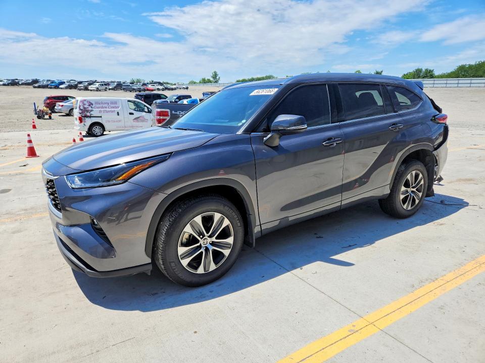 56261066 :رقم المزاد ، 5TDGZRBH2MS152554 vin ، 2021 Toyota Highlander مزاد بيع