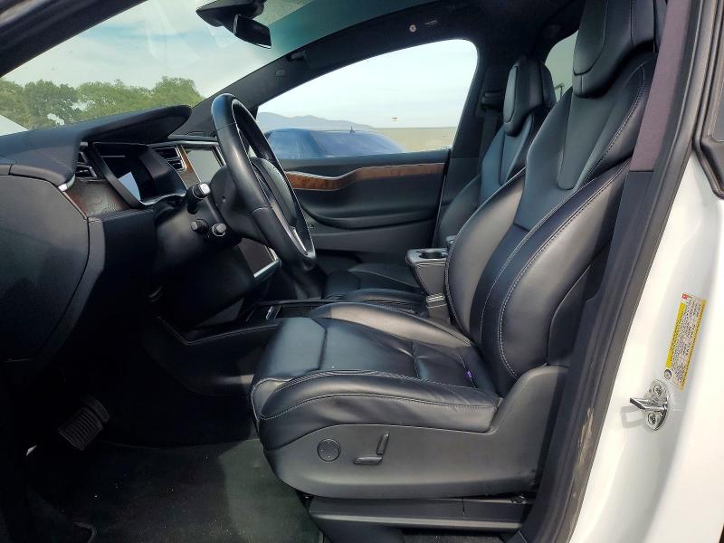 57017916 :رقم المزاد ، 5YJXCBE27HF070152 vin ، 2017 Tesla Model X مزاد بيع