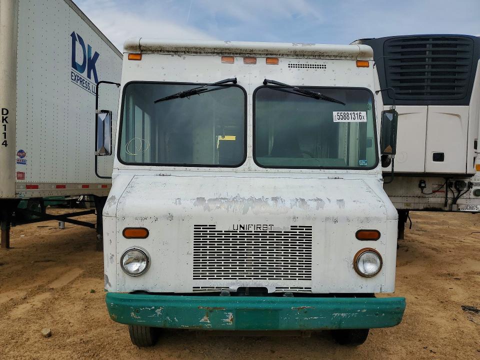 55881316 :رقم المزاد ، 5B4KP42U043395674 vin ، 2004 Workhorse Step Van مزاد بيع