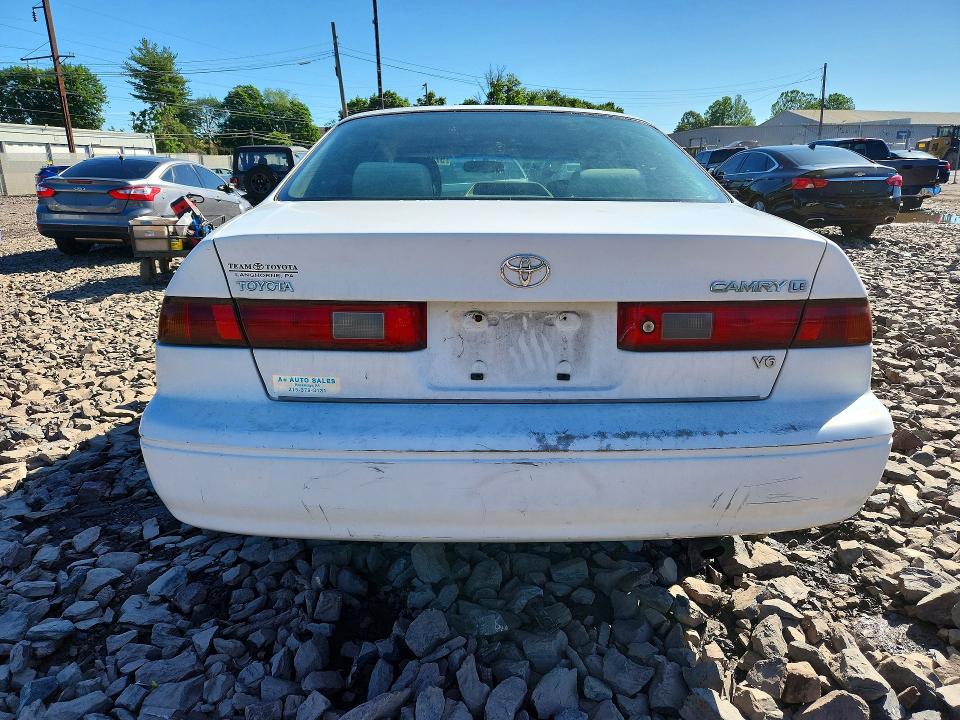 57417296 :رقم المزاد ، JT2BF22K7W0141232 vin ، 1998 Toyota Camry مزاد بيع