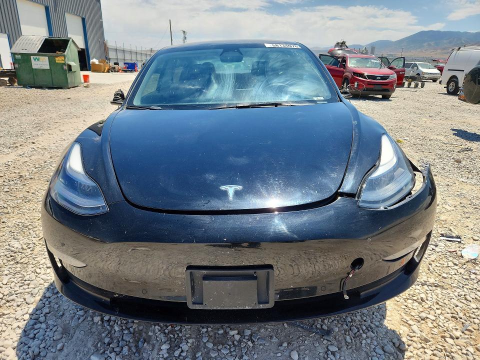 2022 Tesla Model 3 მანქანა იყიდება აუქციონზე, vin: 5YJ3E1EB4NF192305, აუქციონის ნომერი: 60879636