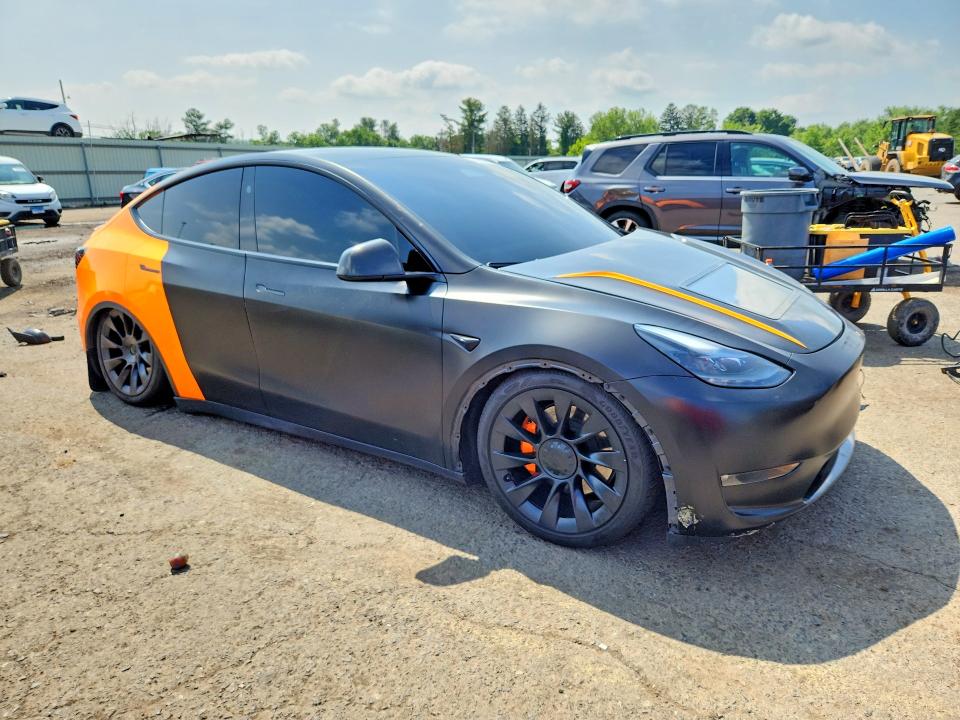 56530136 :رقم المزاد ، 7SAYGAEE6RF029884 vin ، 2024 Tesla Model Y مزاد بيع