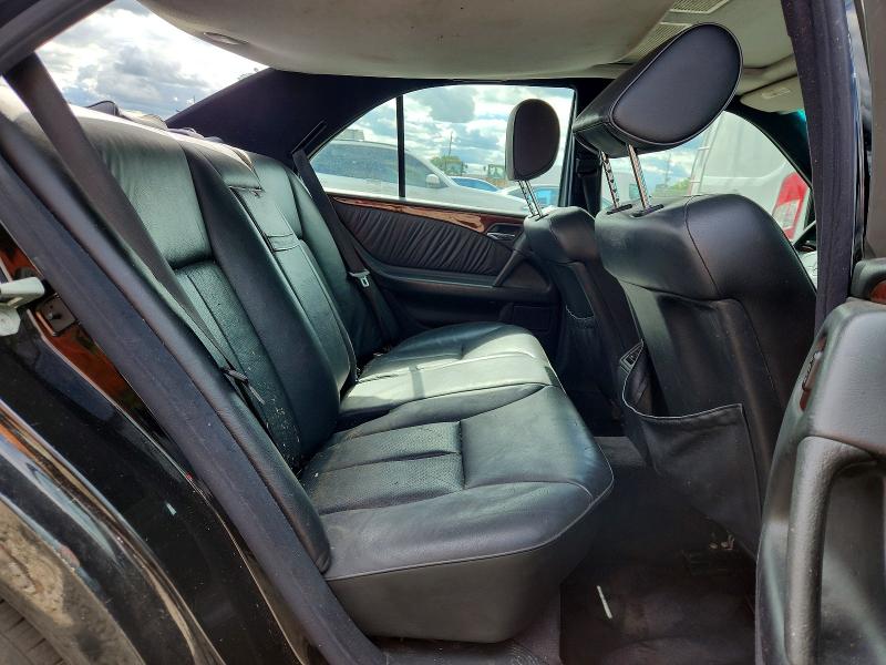 57754886 :رقم المزاد ، WDBJF82F2WX007808 vin ، 1998 Mercedes-benz E-class E320 مزاد بيع