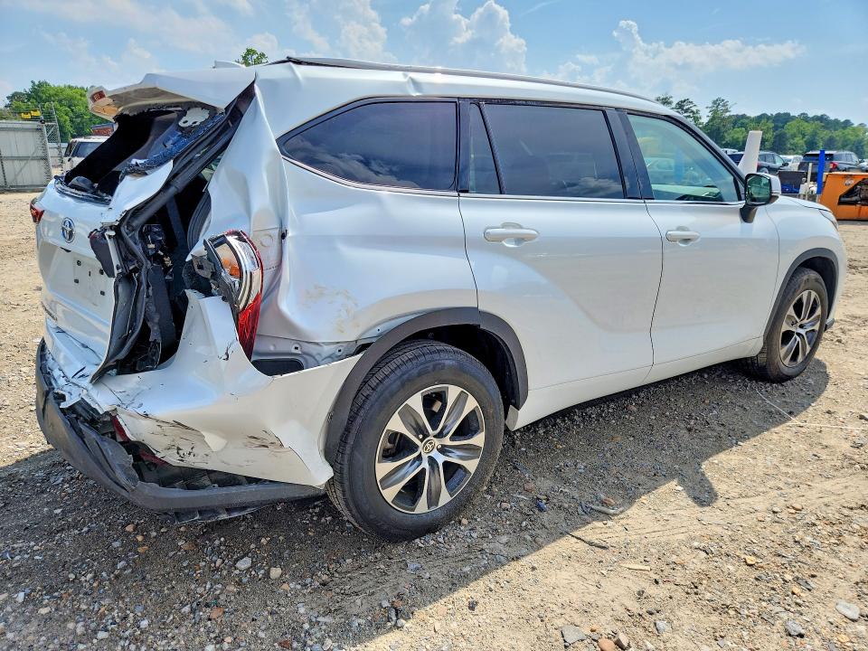 Продажа на аукционе авто 2022 Toyota Highlander Hybrid, vin: 5TDGARAHXNS513488, номер лота: 57047426