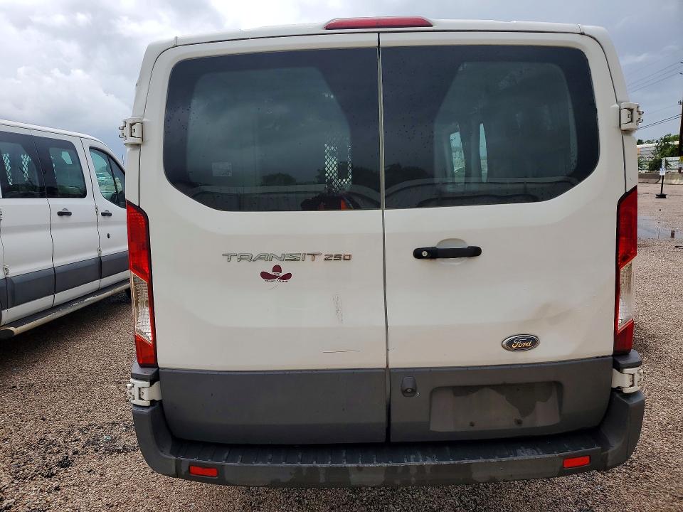 54101596 :رقم المزاد ، 1FTYR1ZM1JKB32226 vin ، 2018 Ford Transit مزاد بيع