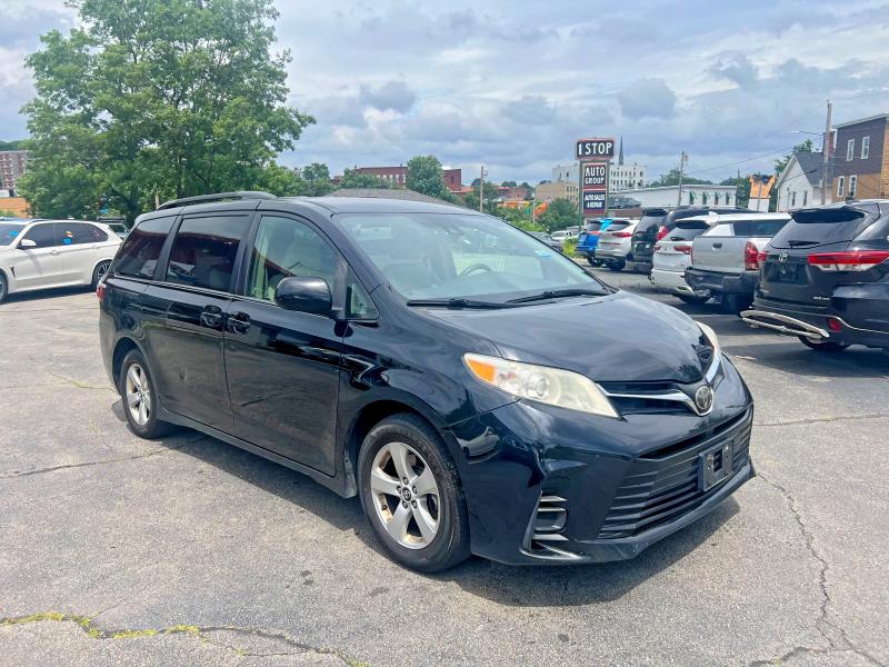 58391086 :رقم المزاد ، 5TDKZ3DC7JS903233 vin ، 2018 Toyota Sienna مزاد بيع