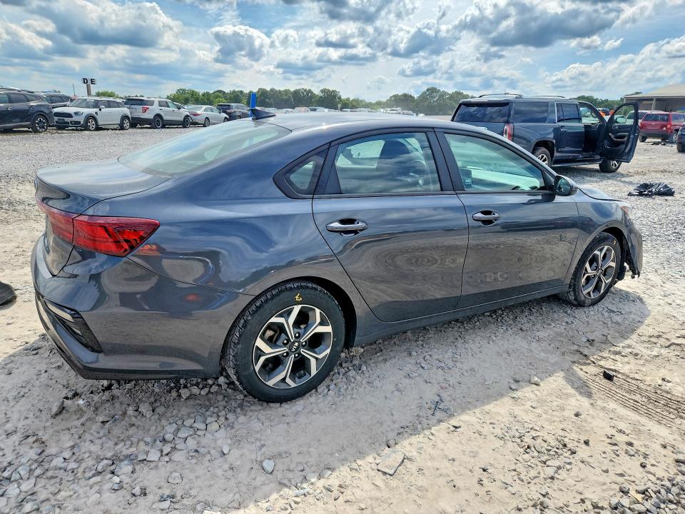 57623796 :رقم المزاد ، 3KPF24AD7ME412801 vin ، 2021 Kia Forte مزاد بيع