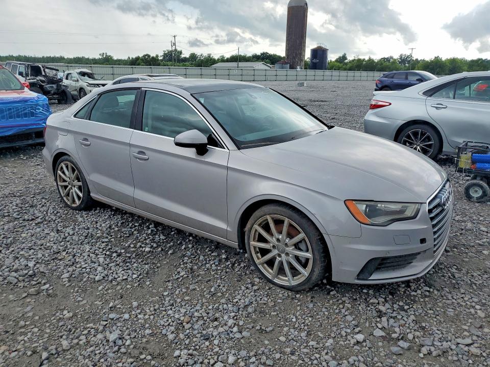 Продажа на аукционе авто 2015 Audi A3, vin: WAUEFGFF3F1081228, номер лота: 57778136
