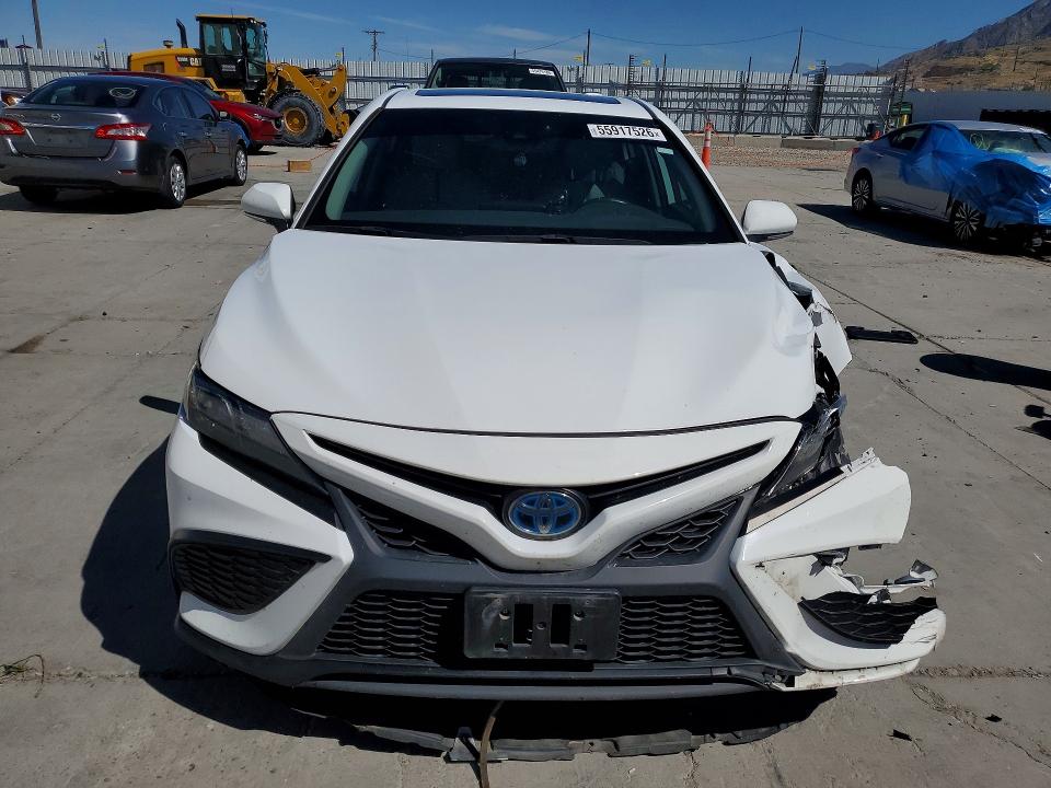 55917526 :رقم المزاد ، 4T1S31AK6NU572854 vin ، 2022 Toyota Camry Hybrid مزاد بيع