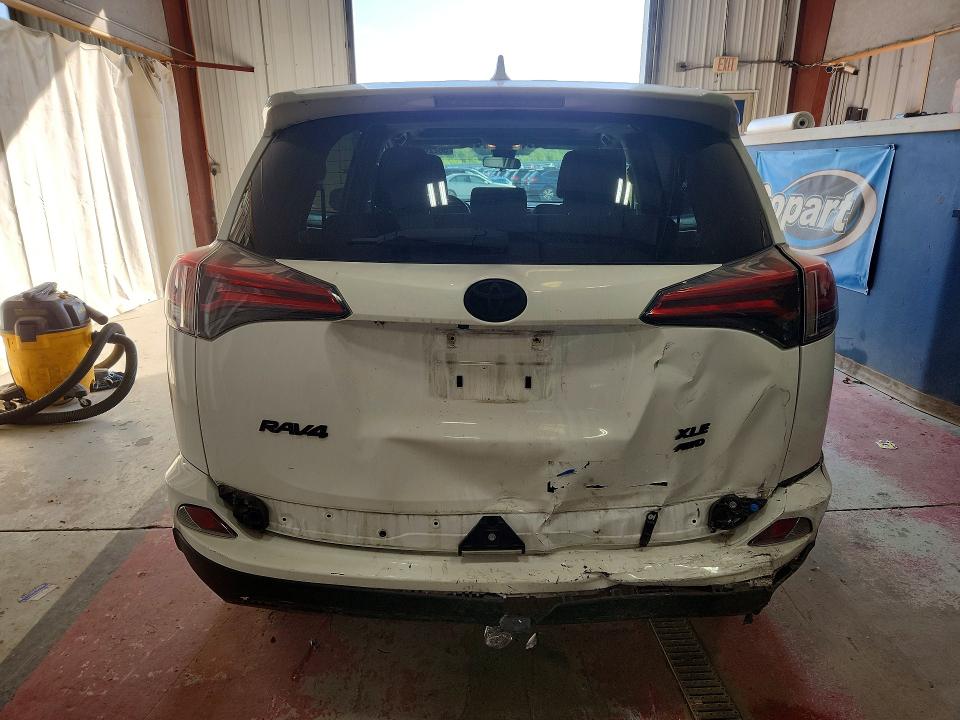 56220756 :رقم المزاد ، 2T3RFREV1JW815190 vin ، 2018 Toyota Rav4 مزاد بيع