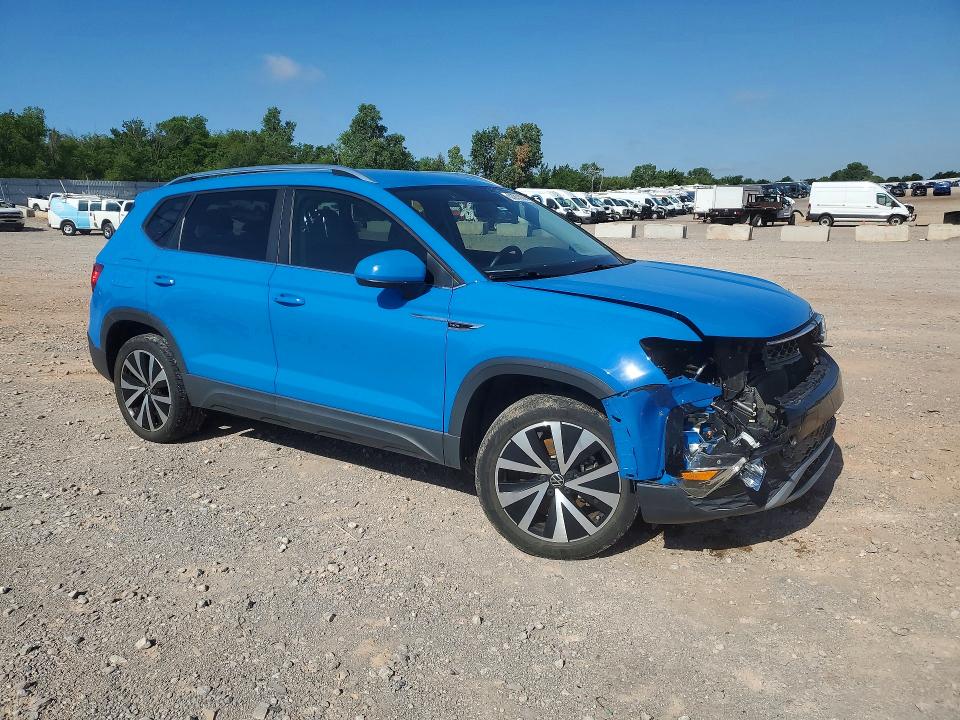 57213036 :رقم المزاد ، 3VVRX7B28NM044327 vin ، 2022 Volkswagen Taos مزاد بيع