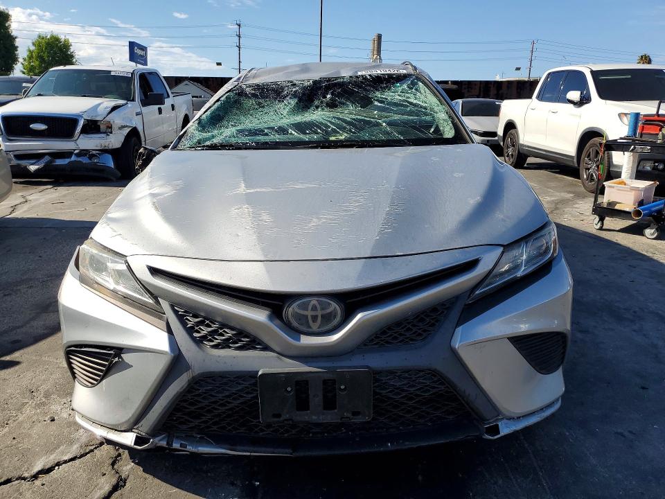2018 Toyota Camry მანქანა იყიდება აუქციონზე, vin: 4T1B11HK7JU007406, აუქციონის ნომერი: 58419426
