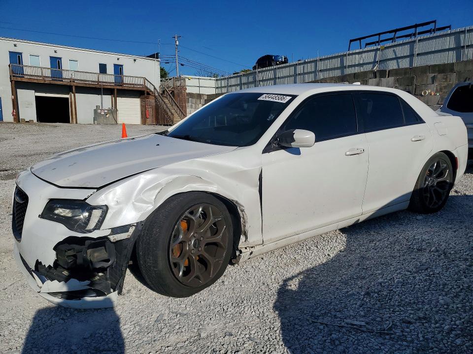 2015 Chrysler 300 მანქანა იყიდება აუქციონზე, vin: 2C3CCABG2FH921570, აუქციონის ნომერი: 58448586