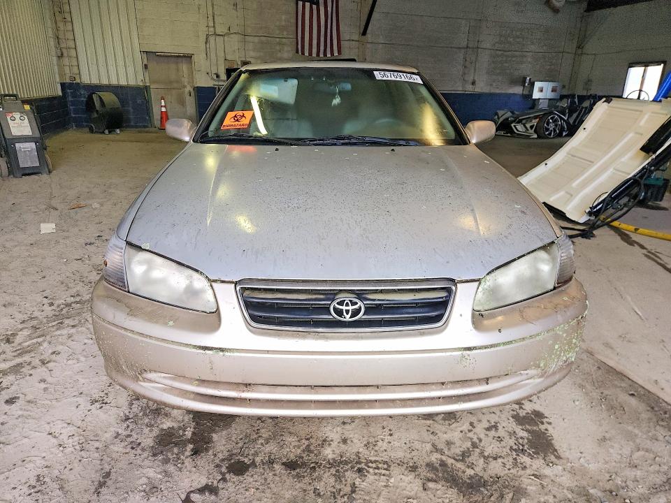 56769166 :رقم المزاد ، 4T1BF22K5YU950159 vin ، 2000 Toyota Camry مزاد بيع