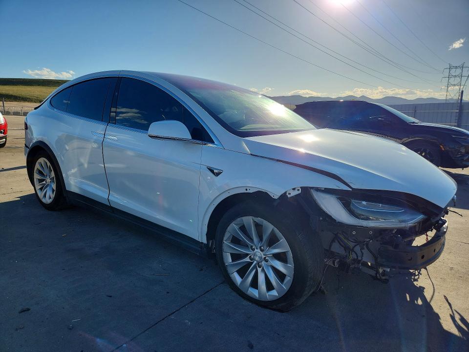Продажа на аукционе авто 2017 Tesla Model X, vin: 5YJXCBE22HF044722, номер лота: 56644206