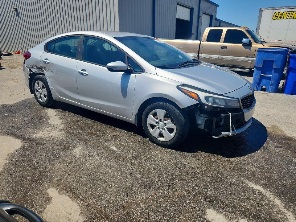 2017 Kia Forte მანქანა იყიდება აუქციონზე, vin: 3KPFK4A70HE031520, აუქციონის ნომერი: 55962956