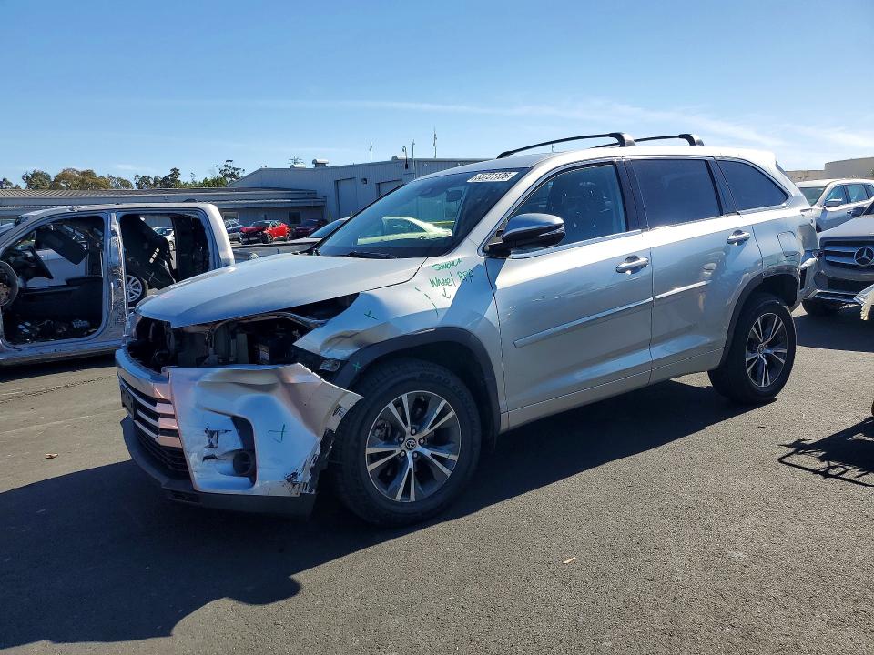 Auction sale of the 2018 Toyota Highlander, vin: 5TDZZRFH4JS278459, lot number: 55731136