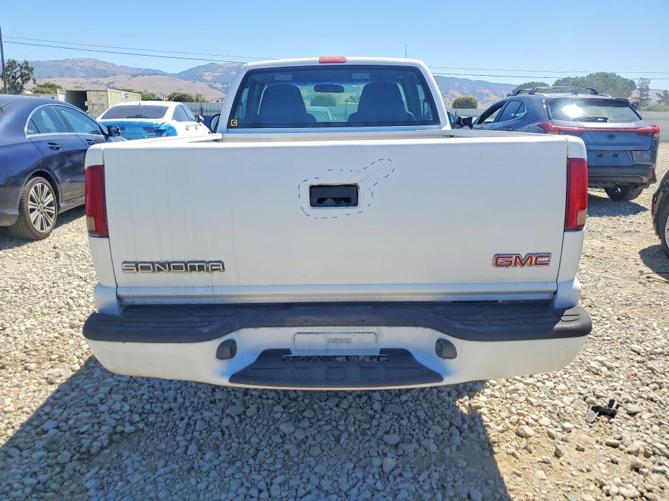 56632746 :رقم المزاد ، 1GTCS14HX38215727 vin ، 2003 Gmc Sonoma مزاد بيع