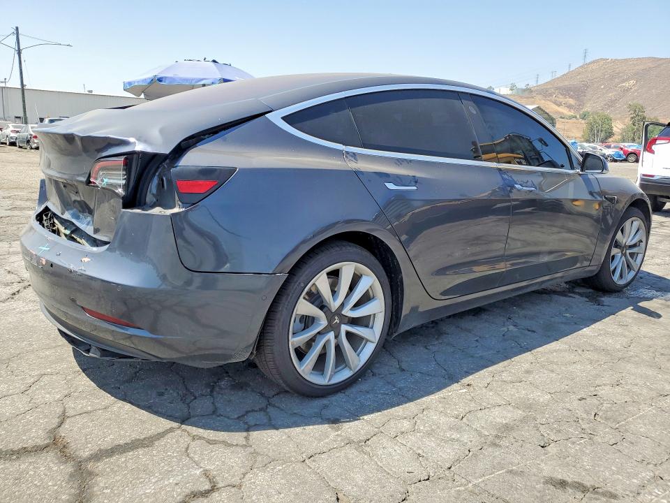 Продажа на аукционе авто 2018 Tesla Model 3, vin: 5YJ3E1EA5JF017725, номер лота: 57277526