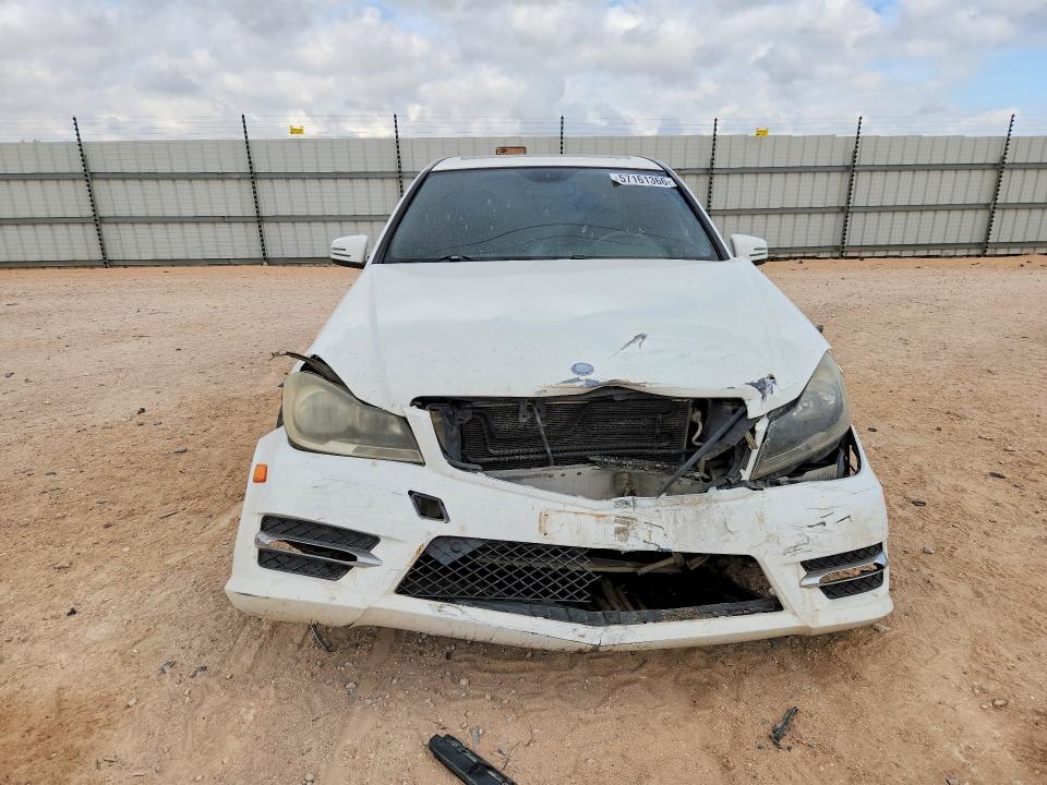 57161366 :رقم المزاد ، WDDGF4HB8ER313199 vin ، 2014 Mercedes-benz C مزاد بيع