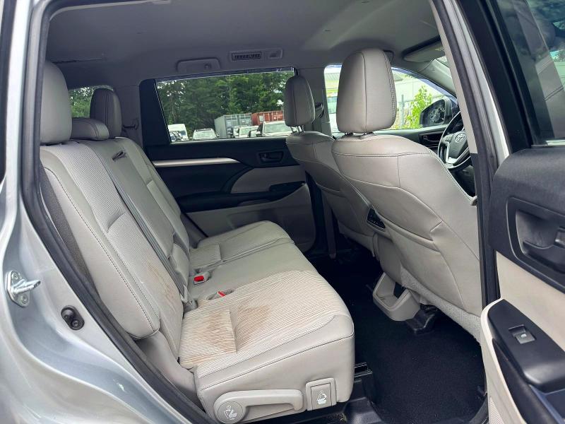 57776586 :رقم المزاد ، 5TDBZRFH9HS367178 vin ، 2017 Toyota Highlander مزاد بيع