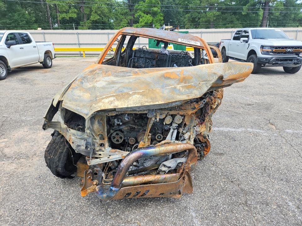 54390116 :رقم المزاد ، 5TFCZ5AN0JX133053 vin ، 2018 Toyota Tacoma مزاد بيع