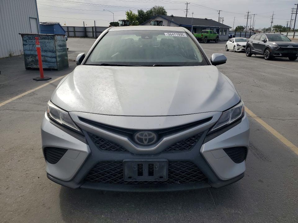 56471996 :رقم المزاد ، JTNB11HK9J3028800 vin ، 2018 Toyota Camry مزاد بيع