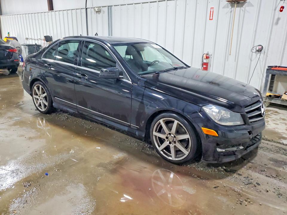 2014 Mercedes-benz C მანქანა იყიდება აუქციონზე, vin: WDDGF8AB4EA925531, აუქციონის ნომერი: 57898926