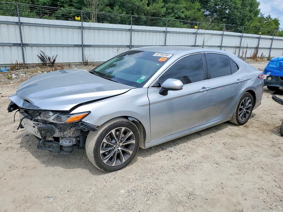 58780206 :رقم المزاد ، 4T1B11HK6JU013794 vin ، 2018 Toyota Camry مزاد بيع