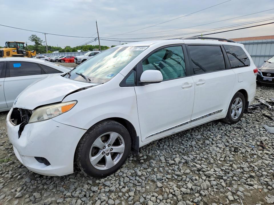 2011 Toyota Sienna Fwd W/7-passe მანქანა იყიდება აუქციონზე, vin: 5TDKK3DC2BS170952, აუქციონის ნომერი: 56671966