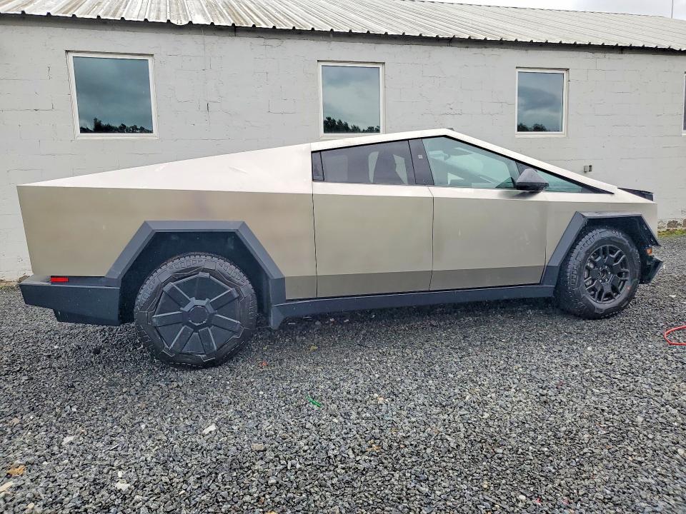 58505026 :رقم المزاد ، 7G2CEHEE9RA026770 vin ، 2024 Tesla Cybertruck مزاد بيع