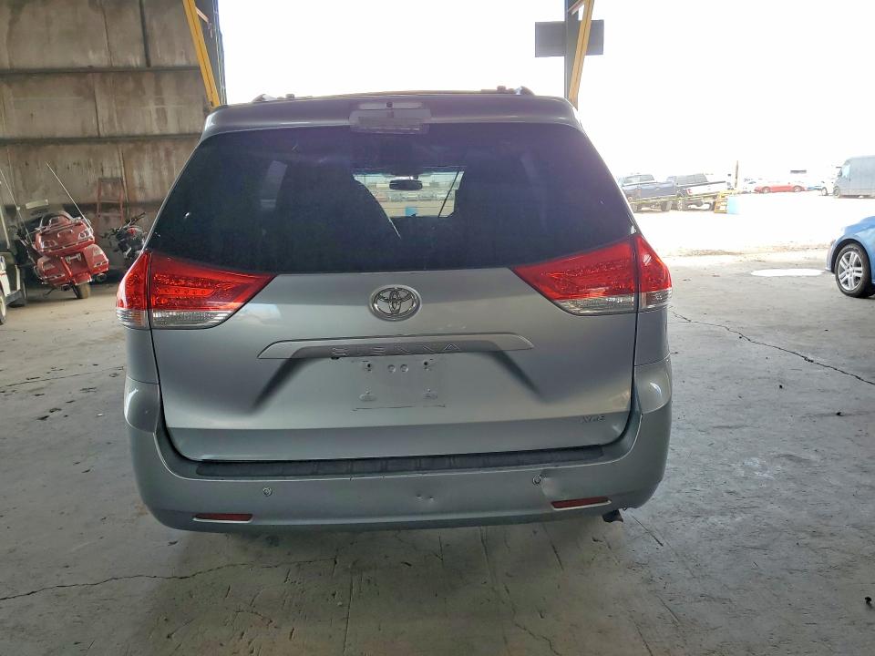 58616446 :رقم المزاد ، 5TDYK3DC8BS145466 vin ، 2011 Toyota Sienna مزاد بيع