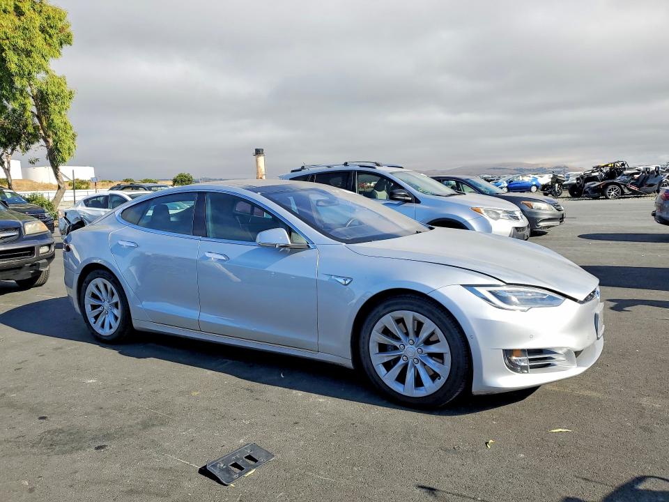 58490176 :رقم المزاد ، 5YJSA1E19GF155686 vin ، 2016 Tesla Model S مزاد بيع